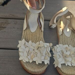 Pour La Victoire Cream Floral Sandals